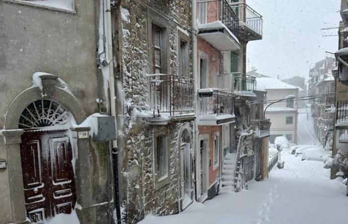 Nieve e inundaciones en Sicilia, es el «Medicane», el huracán del Mediterráneo. Escuelas y caminos cerrados – Corriere.it