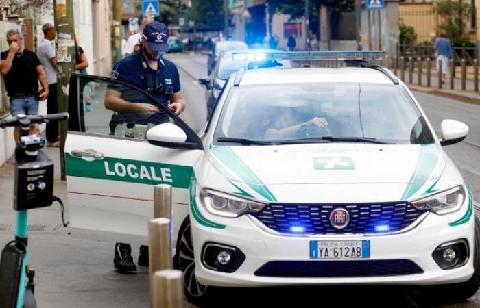 Trans tomada con porras por la policía de Milán, la versión de los agentes y la amenaza: “No llegues con vida”