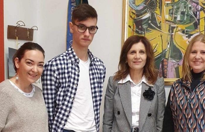 Macerata, Edoardo Grandicelli gana la final nacional del Campeonato de Filosofía: el instituto “Leopardi” está de fiesta – Picchio News