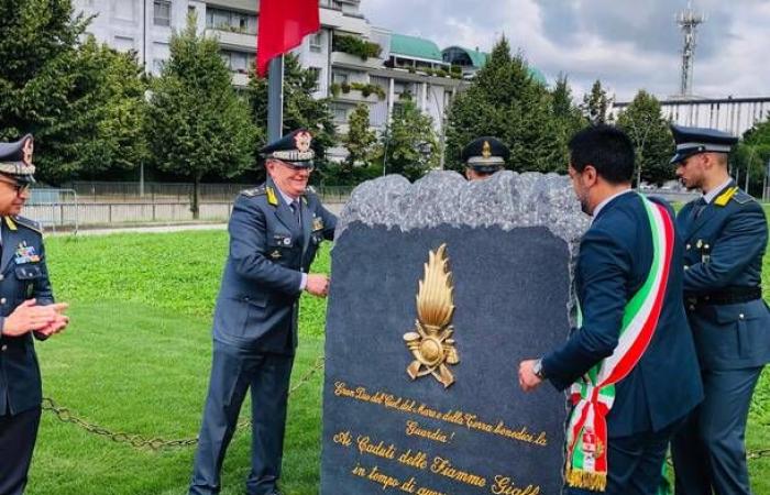 La Guardia di Finanza que celebra su 250 aniversario inaugura su monumento en Legnano