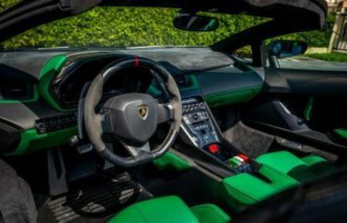 Hypercar Lamborghini Veneno Roadster subasta en línea a precio récord