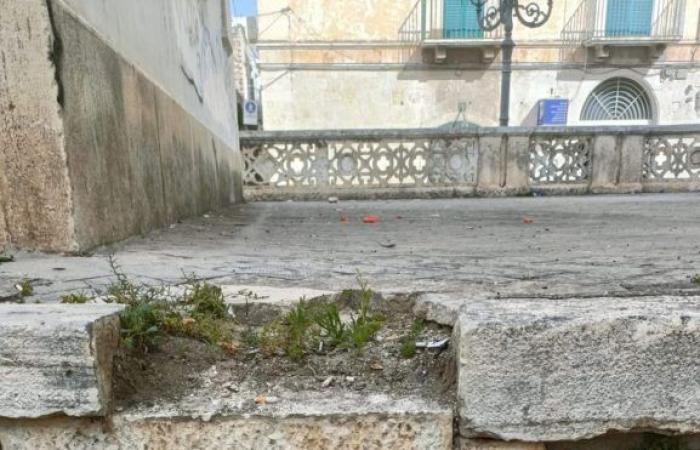 Otra desgracia para “Pescara”. Una losa de mármol desprendida