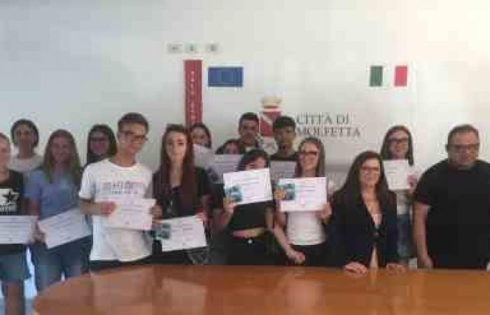 Molfetta: los estudiantes ganadores del concurso “Medio ambiente y futuro” otorgado en el Palazzo di Città