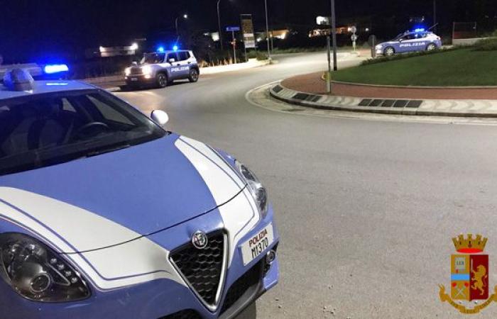 Benevento, detenido sin licencia y a bordo de un scooter robado: denuncia y orden de expulsión de dos jóvenes de 19 años – NTR24.TV