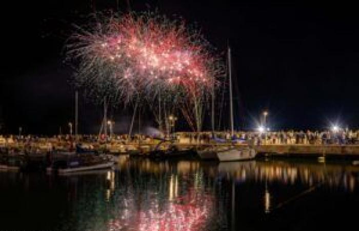 Riccione: anoche “Festival de los Salvavidas” entre sardinas, fuegos artificiales y Romagna Mia