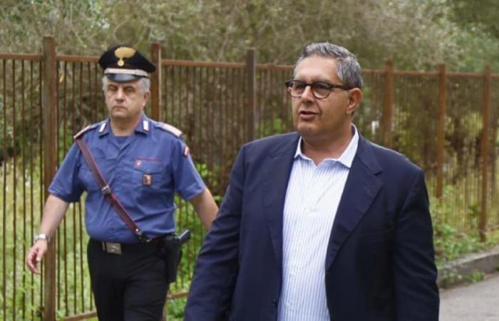 Liguria, solicitud de liberación rechazada: Toti permanece bajo arresto domiciliario. El juez de instrucción: “Riesgo de reincidencia”