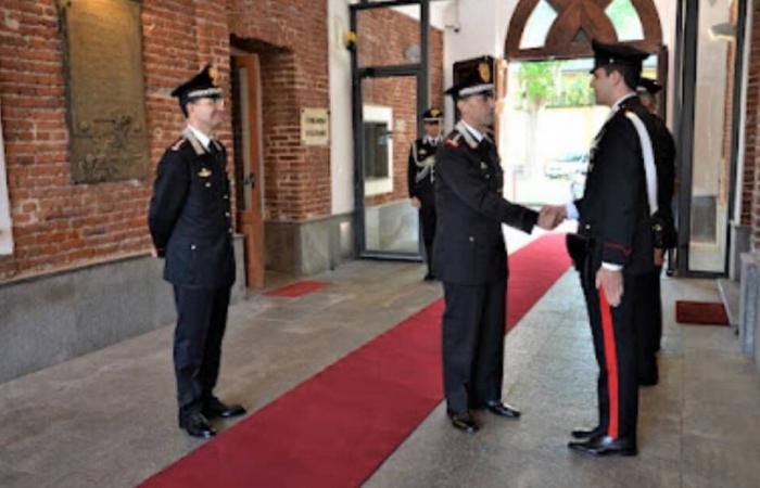 El general CA Galletta visita la comandancia provincial de los Carabinieri de Cuneo