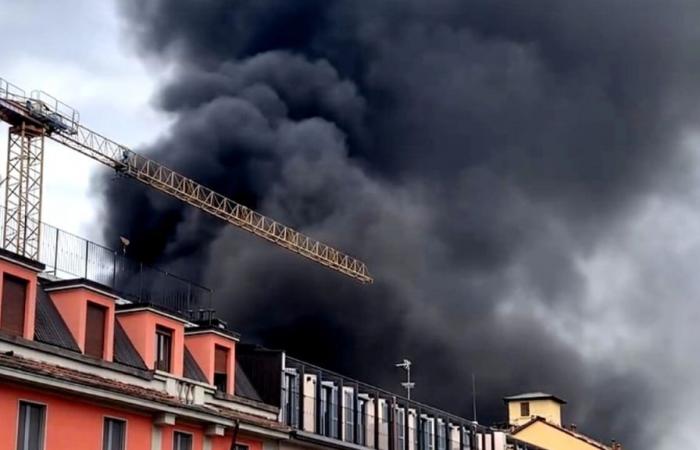 Incendio en Milán en via Fra’ Galgario (Gambara), tres muertos. Se produjeron llamas en un garaje