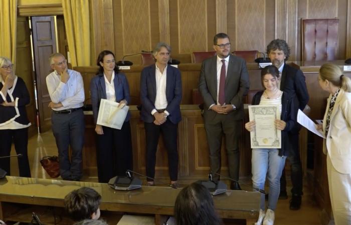 Ya en la adolescencia, el Ayuntamiento de Verona premia a tres niñas con becas Stefano Bertacco