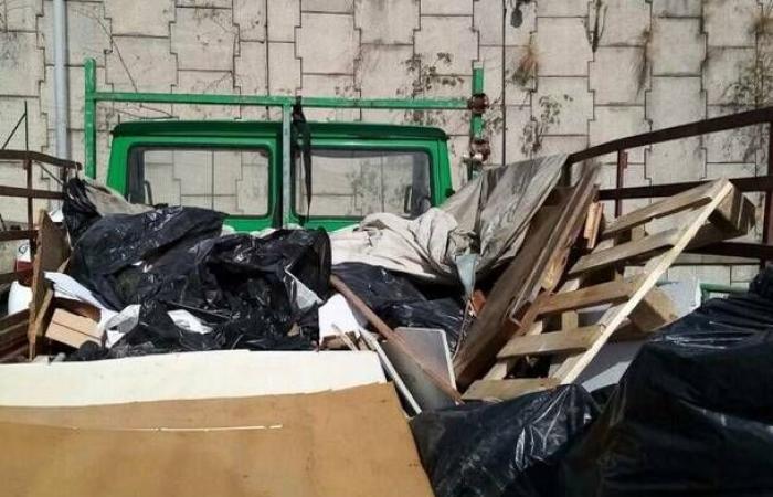 Camión cargado con residuos especiales e ilegales, denuncia la Policía Local de Parabiago a un hombre de 41 años