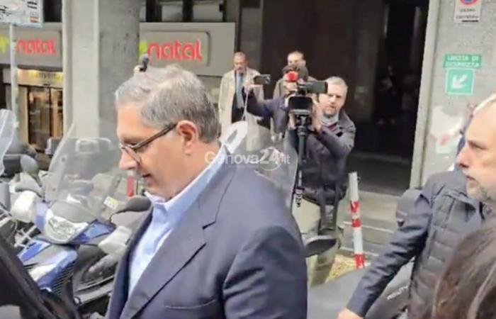 Corrupción en Liguria, solicitud de arresto domiciliario rechazada para Toti: según el juez podría cometer delitos similares