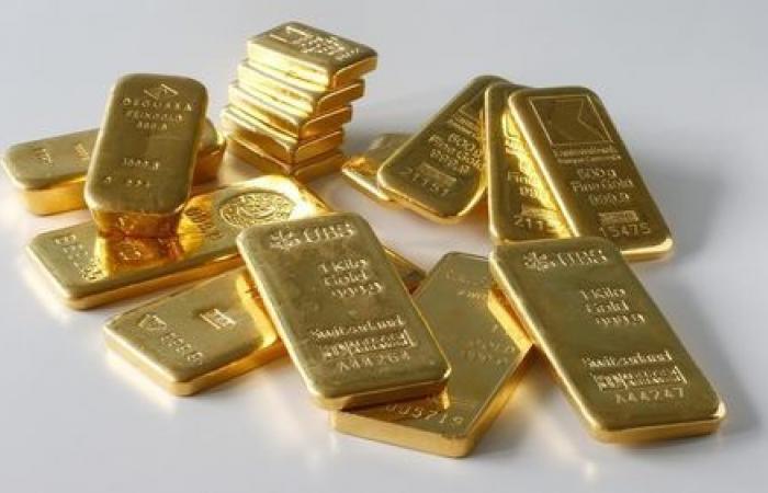 El oro va camino de registrar su primera ganancia semanal en cuatro años, gracias a las esperanzas de un recorte de tipos en Estados Unidos.