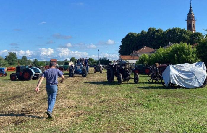 Trabajar en los campos: un viaje a través de la historia con 250 tractores de toda Italia