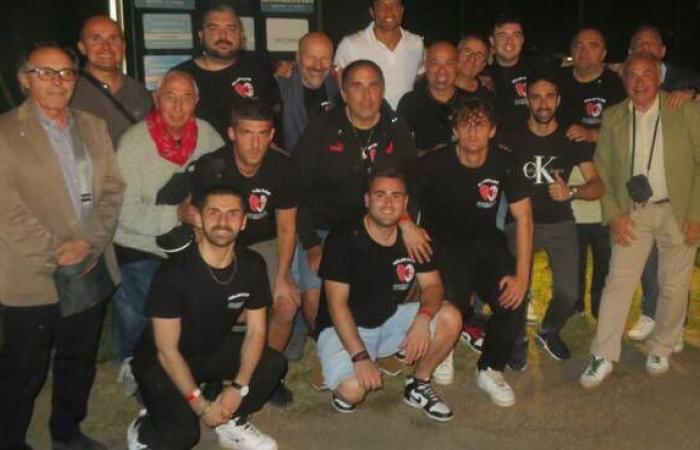 Gran fiesta para Dida. El portero brasileño recibido por doscientos aficionados del Club Faenza de Milán en el Circolo Tennis