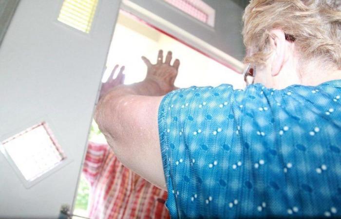 Fue el “terror” de los vecinos. Mujer de 85 años bajo ‘arresto domiciliario’