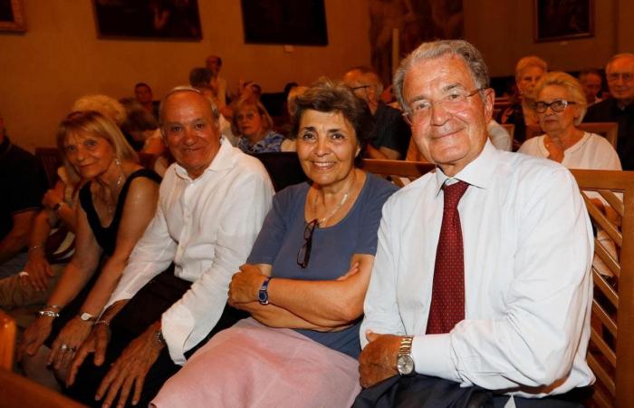 Romano Prodi se conmueve al recordar a su esposa Flavia: “Ella me dijo que no me volviera pesimista”
