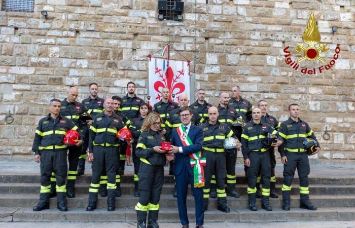 De los bomberos que intervinieron en via Mariti en Drusilla Foer: se entregaron los florines de oro