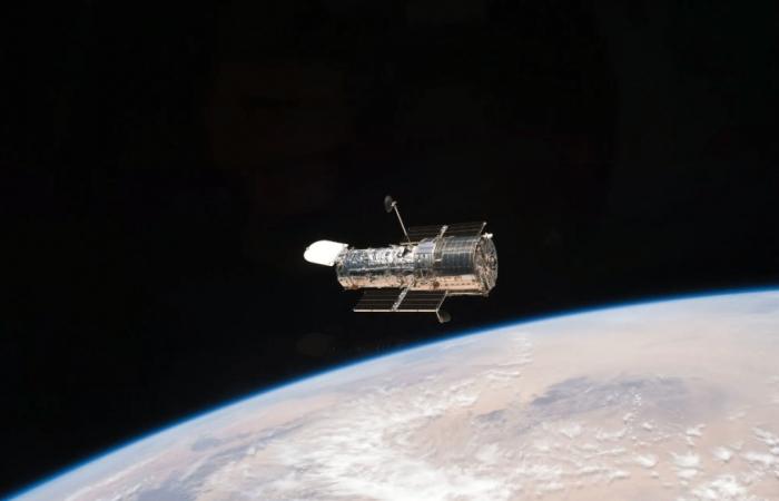 Hubble ha retomado sus actividades científicas, con un solo giroscopio activo