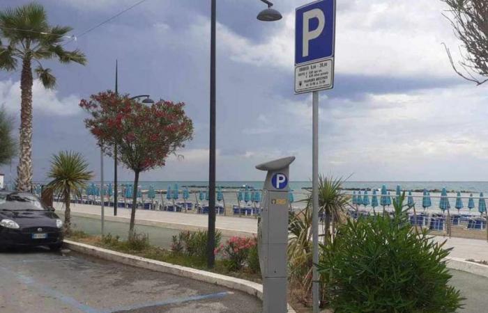 700 plazas de pago disponibles en los seis kilómetros de paseo marítimo – Teramo