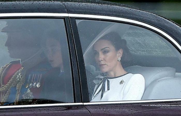 Marchando el color 2024, Kate en un carruaje con sus hijos vestidos de blanco, luego se asomará desde el balcón: en vivo