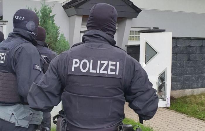 Alemania: la policía abre fuego contra un aficionado armado con un martillo y el atacante resulta herido