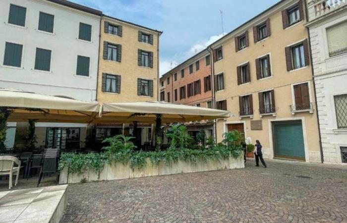 Padova. Piazza Cavour, los inquilinos de un edificio contratan a un abogado contra la vida nocturna