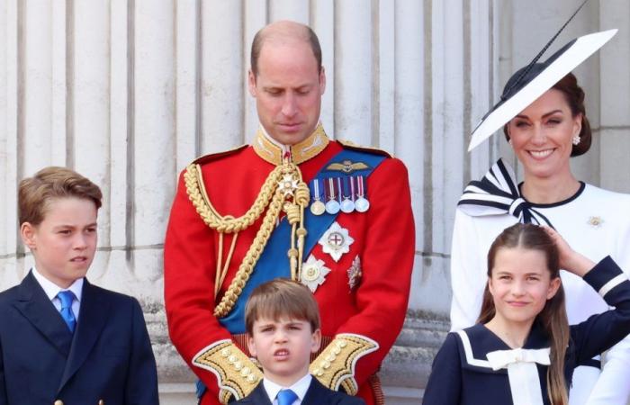 Kate Middleton arregla el cabello de su hija Charlotte antes de subir al carruaje para Trooping the Colors 2024