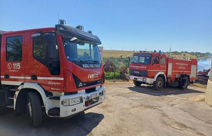 Fonte Nuova – Gran incendio en la guardería: voluntarios y bomberos trabajan día y noche para apagar el incendio