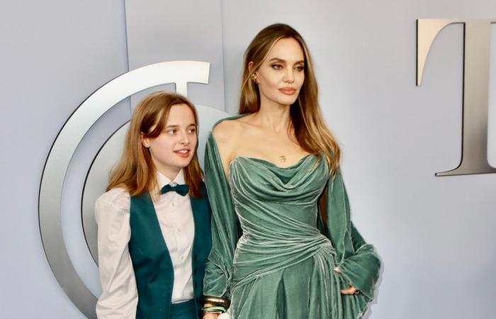 Angelina Jolie en la alfombra roja de los premios Tony con su hija Vivienne: las fotos
