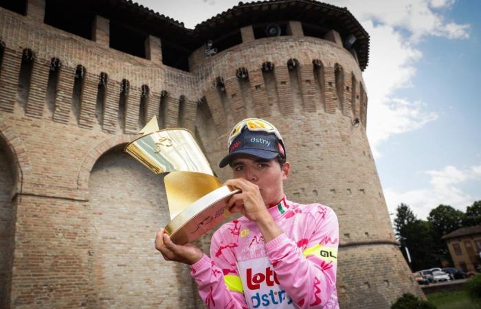 Giro Next Gen 2024, Jarno Widar es el ganador más joven de la historia de la carrera rosa: “¿Pasar a los profesionales? No sé si todavía estoy listo”