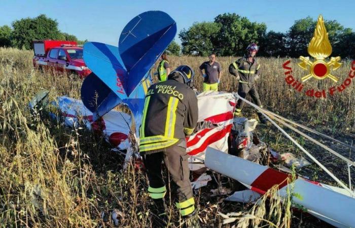 Un ultraligero se estrella en la provincia de Perugia, mueren los dos hombres a bordo del avión: que pasó