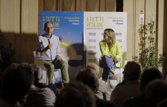 “A Tutto Volume – Los libros celebran en Ragusa”, auge de lectores y ventas de libros para la 15ª edición del festival | Se estiman 20 mil asistencias en cuatro días