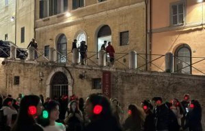 FIESTA DE SILENCIO DEL MIÉRCOLES EN PIAZZA DEL PLEBISCITO – Municipio de Ancona