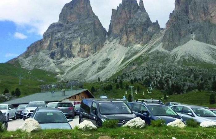 Passo Sella, más autobuses para el verano, pero sin límites de tráfico en el lado de Trentino – Fiemme – Fassa