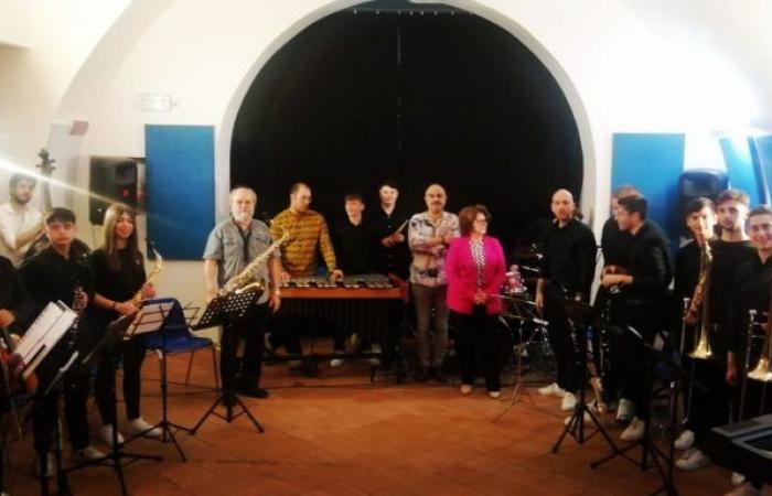Lamezia Terme: Jazz en el Claustro de San Domenico: un éxito para el concierto del Cinquefrondi Ensemble