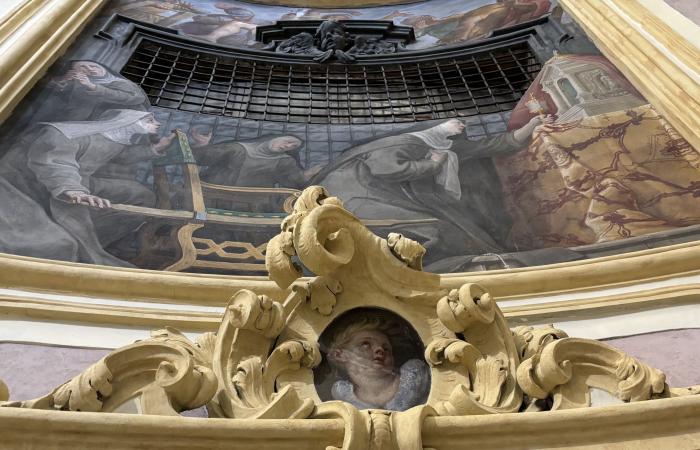 El asombro y el encanto de la antigua iglesia de Santa Chiara – La Guía