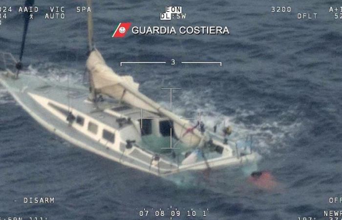 Migrantes, barco naufraga frente a la costa de Calabria: 50 desaparecidos