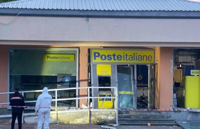 Cerrado por robo, obras en curso en la oficina de correos devastada por la explosión: ¿cuándo volverá a abrir?