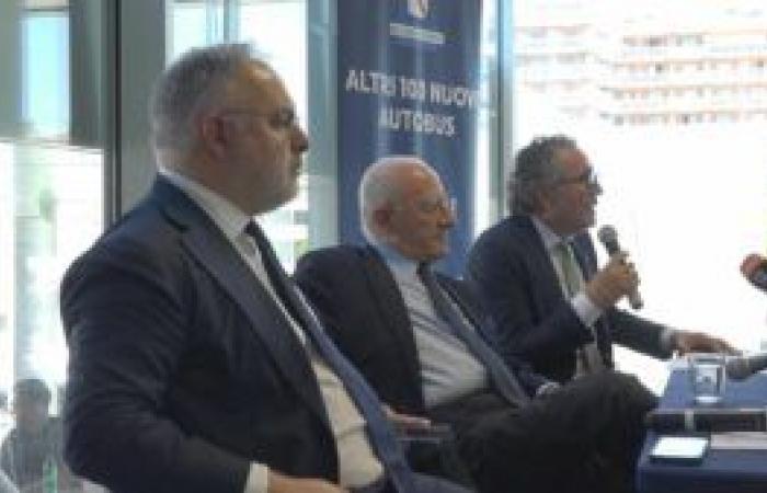 Avellino| De Luca en Autostazione Air elogia la inversión en autobuses y ataca al Gobierno por el IIA: no estamos satisfechos