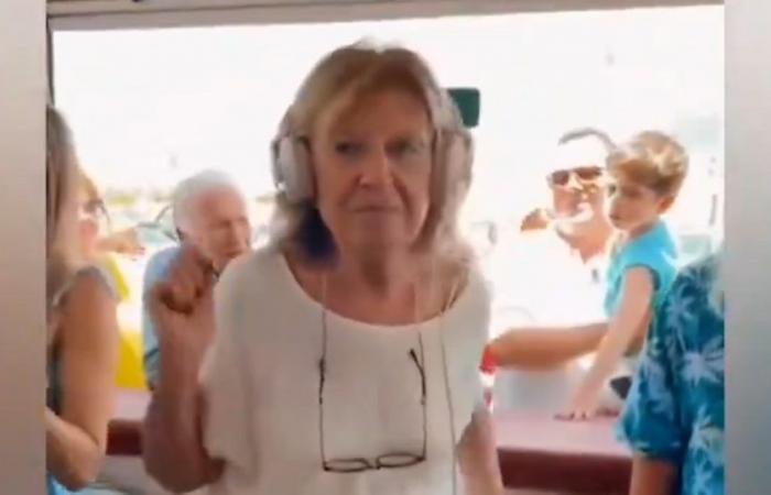 La candidata a la alcaldía Adriana Poli Bortone se vuelve loca en la consola de Lecce: “Bailo mejor que Salvini”