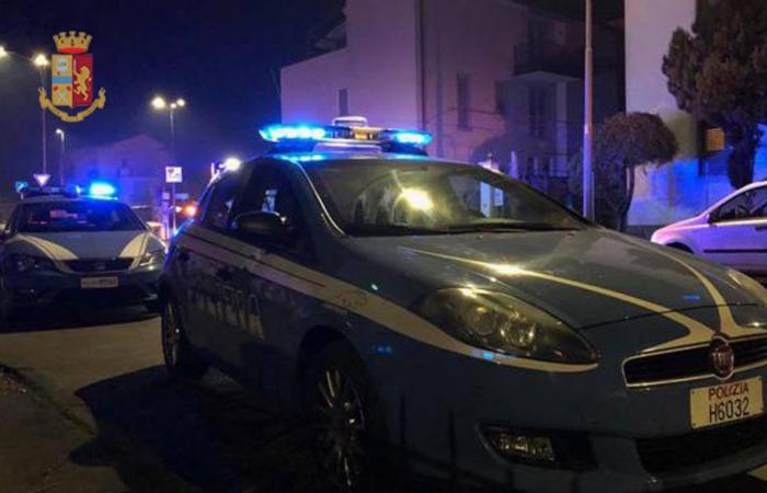 Ancona, locura en Posatora: arremete contra los agentes y daña el coche de la empresa. Arrestado 45 años – Noticias Ancona-Osimo – CentroPagina
