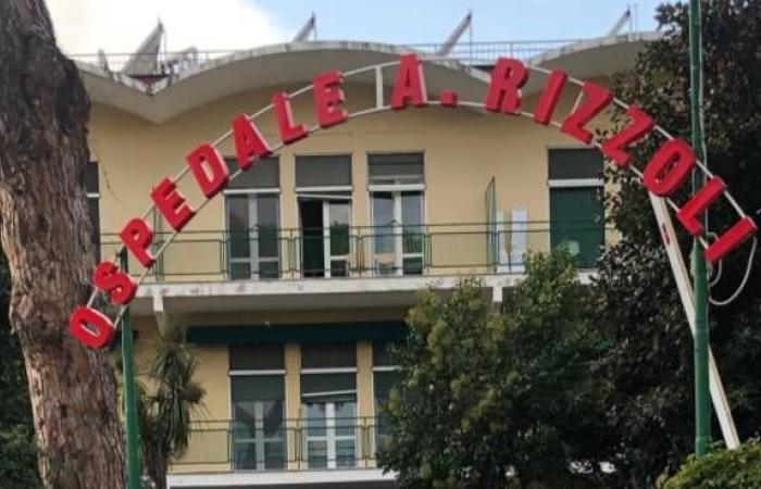 Healthcare Campania, UGL: “En el hospital de Ischia casi se produjo una tragedia debido al derrumbe de un falso techo. Organizar controles sobre las estructuras regionales”