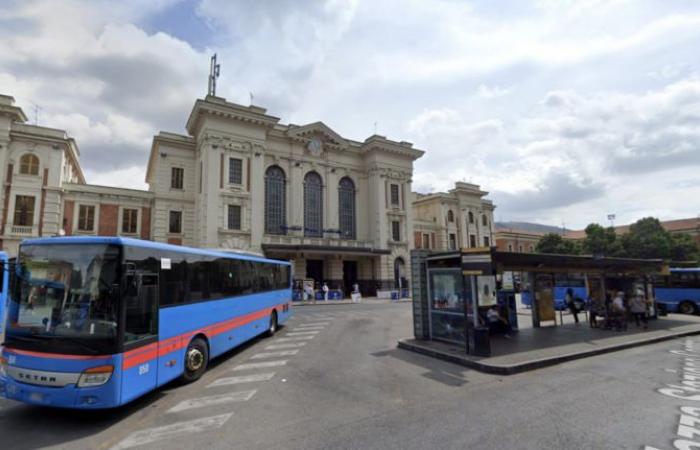 Ataque en Prato, hombre de 60 años golpeado sin motivo aparente