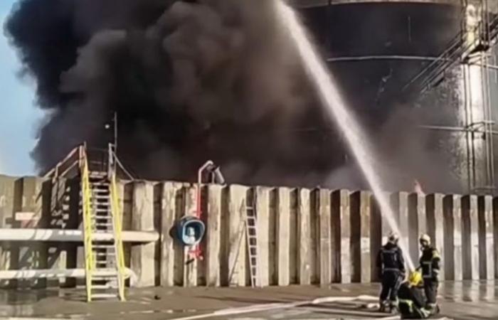 Rusia, incendio en una refinería de petróleo en Azov tras un ataque con drones ucranianos: que pasó