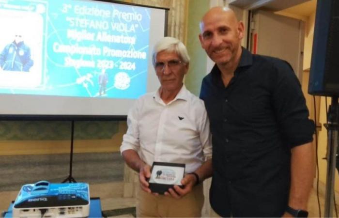Amateurs, Rolando Megna recibe el premio “Stefano Viola” como mejor entrenador de Promoción