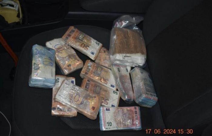 No se detiene en el “alto” y comienza la persecución: detenido por posesión de más de medio kilo de cocaína y 106.490 euros