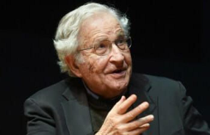 Desmentida la noticia de la muerte de Noam Chomsky, gran lingüista y activista político