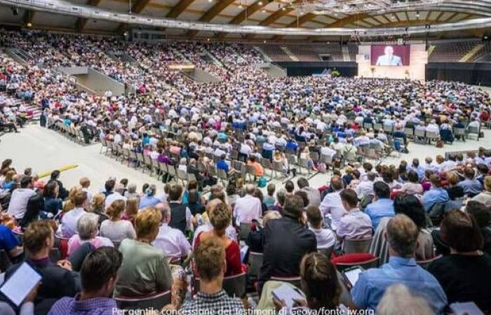 Testigos de Jehová, entre ellos mil personas de Piacenza en Bolonia en el congreso anual