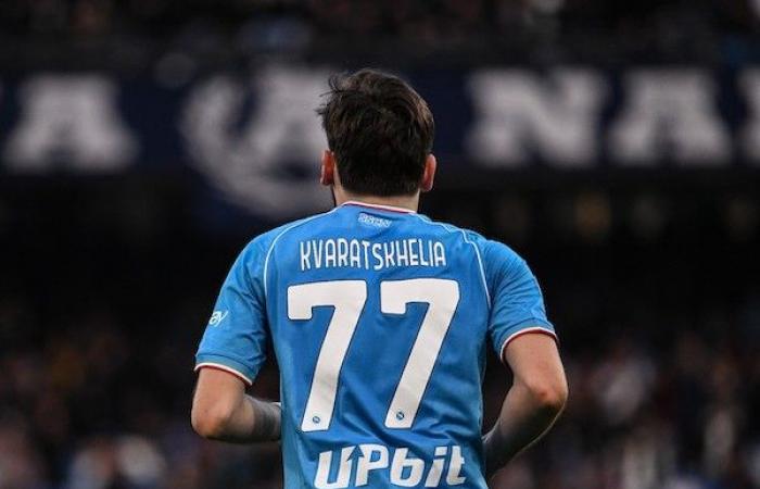 Kvaratskhelia, el Napoli le ofrecerá 4-5 millones por temporada y una cláusula de rescisión no muy alta (Sky)