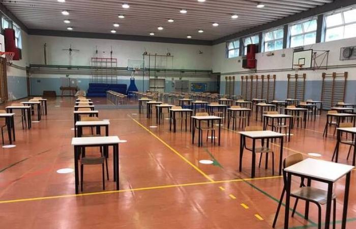 En la provincia de Varese, las comisiones para el examen final están listas tras la sustitución de unos 70 profesores